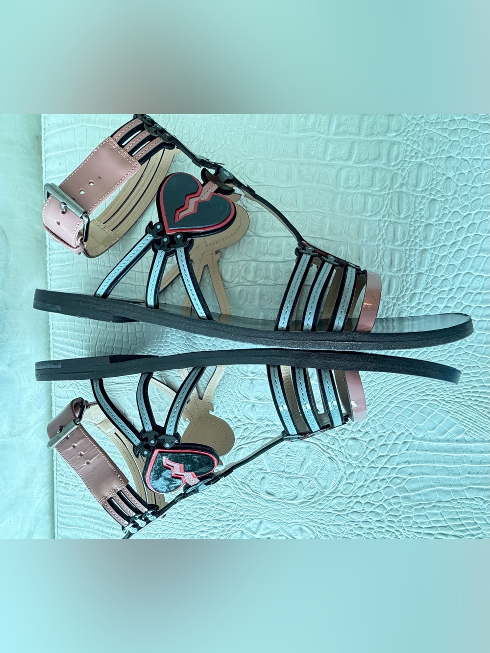 Valentino Garavani Women’s Black and Pink Heart-Strap Sandals Size 40, US 9,5 - Picture 11 of 17